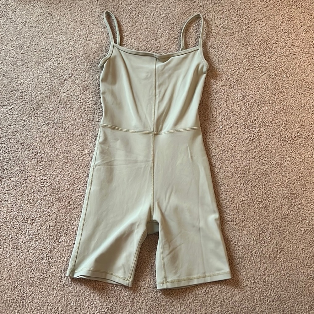 Aritizia romper